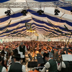 Bierzeltabend in Bayern